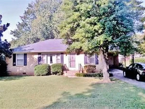 415 Wayne Dr, Hopkinsville, KY 42240