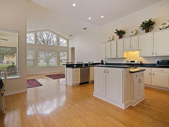 5th image of 13915 Magnolia Glen Cir