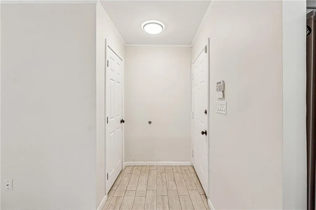 1 bed, 1.0 bath, 813 sqft, $1,950 — Photo 3