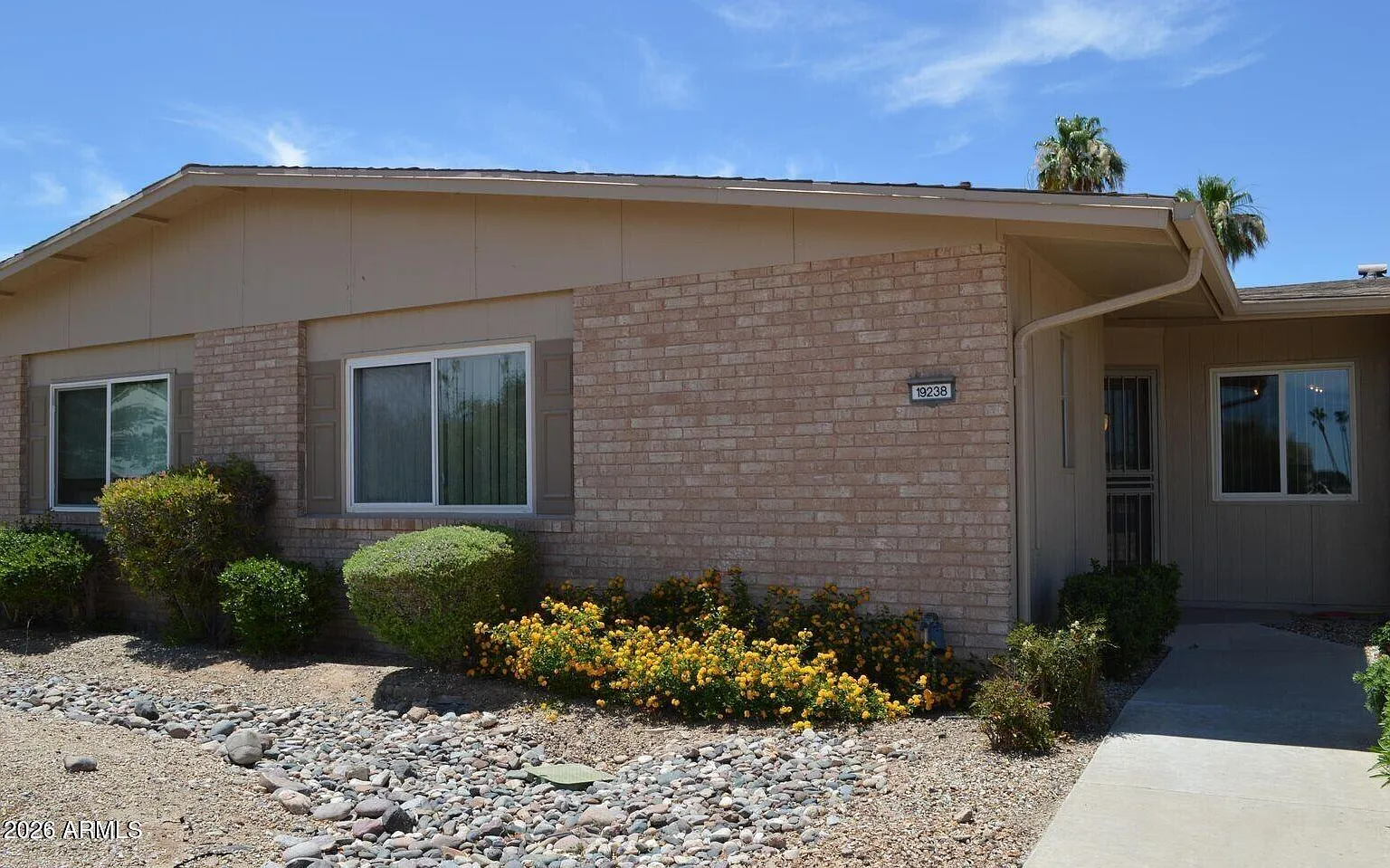 1 bed, 1.0 bath, 994 sqft, $1,400 — Photo 2