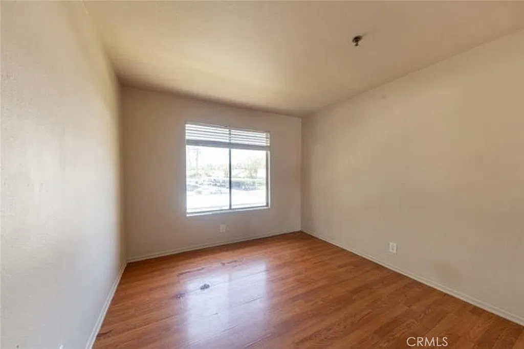 2 bed, 888 sqft, $2,100 — Photo 4
