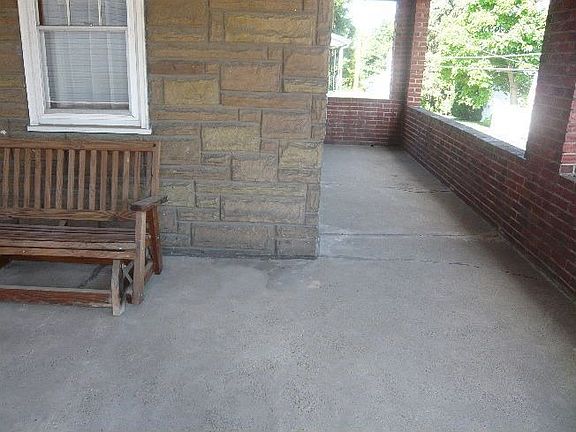 Stone accented wall