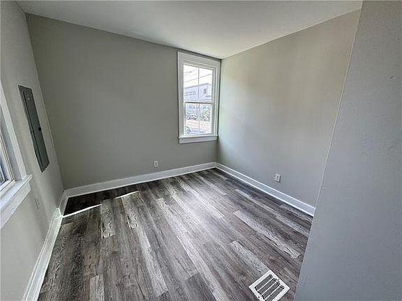 3rd image of 2300 Valence St #101