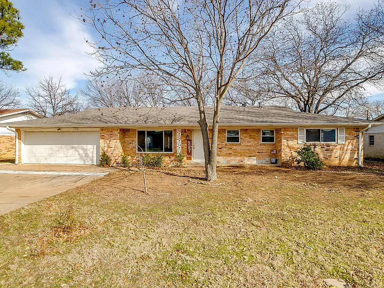 109 SE Dian St — Photo 31