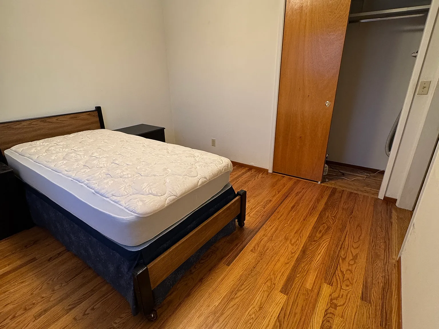 3 bed, 2.5 bath, 1276 sqft, $1,299 — Photo 2