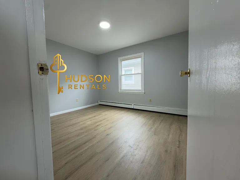 531 Ocean Ave #B — Photo 2