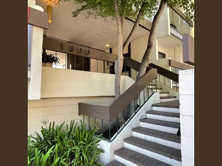1800 Spruce Street — Photo 3