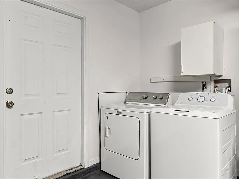 11462 Commercial St — Photo 32