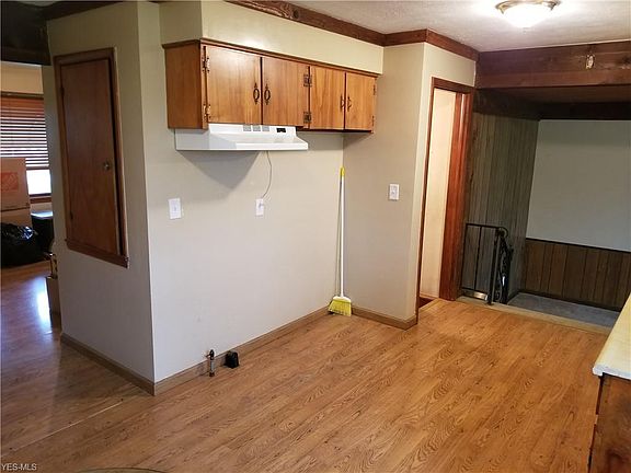 4th image of 802 W 130th St