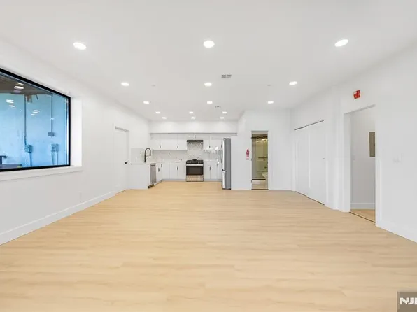 114 Pine Street image 23 of 35