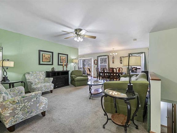 2nd image of 948 Wynstay Cir
