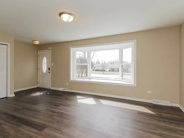 17343 Oriole Ave — Photo 4