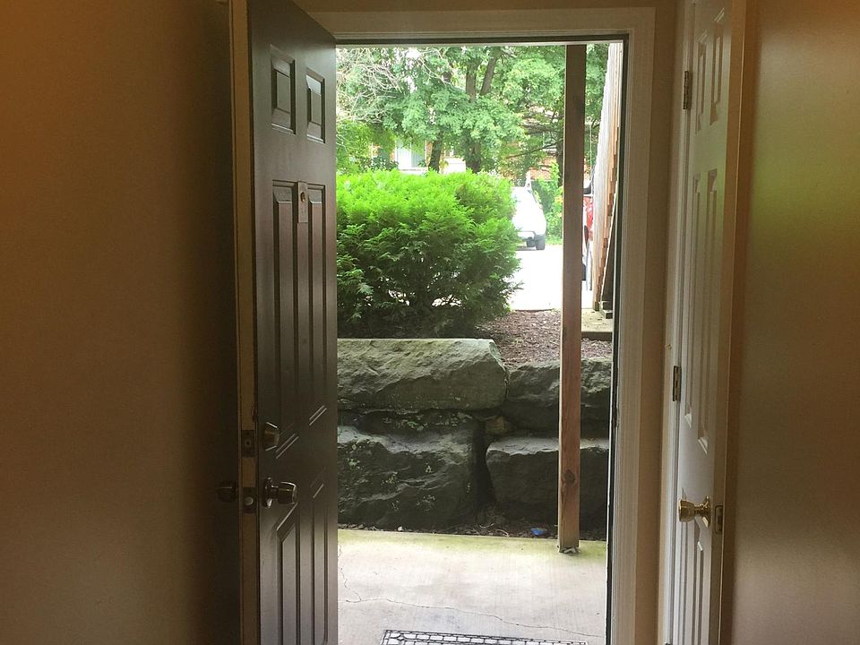Entryway. Looking from hallway to front door. Coat/storage