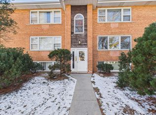 755 Dulles Rd APT F, Des Plaines, IL 60016