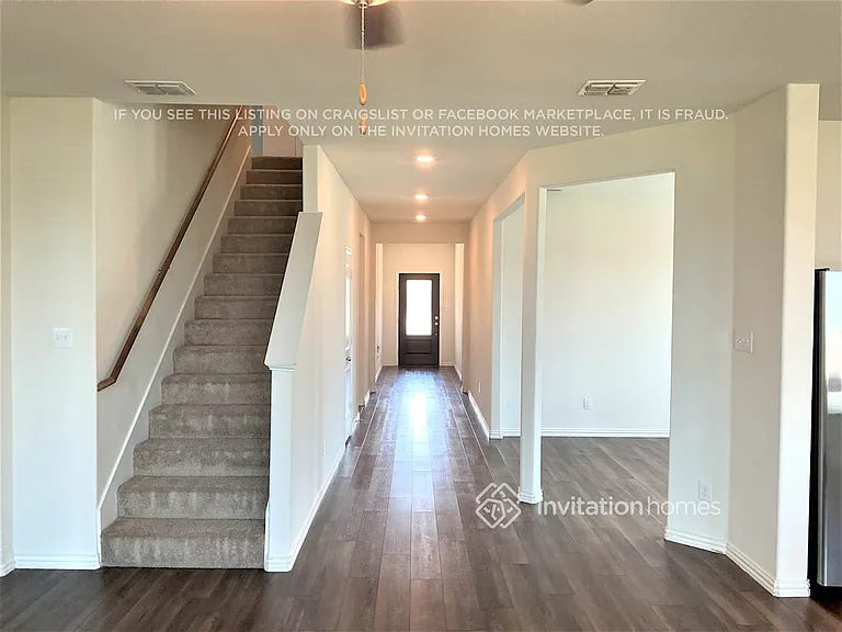 605 Fitzroy Ln — Photo 2