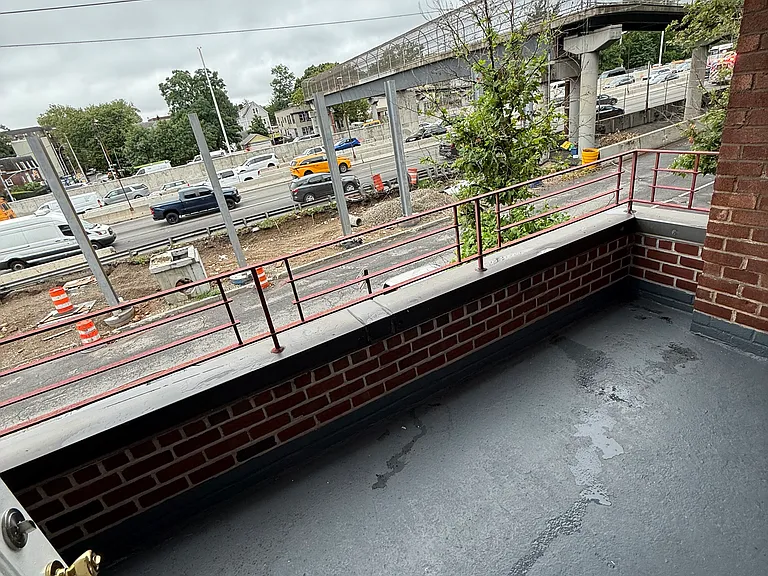 Main St — Photo 3