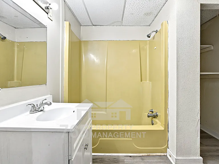 603 S Main St #2 — Photo 18