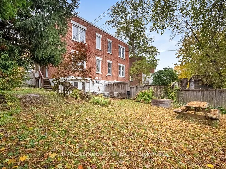 21 Acacia Ave — Photo 6