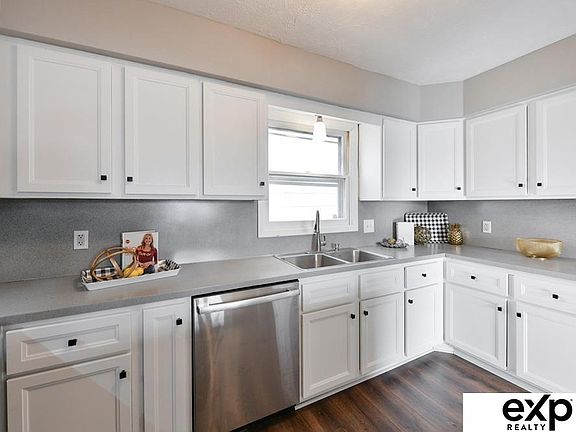 3rd image of 109 S 9th St