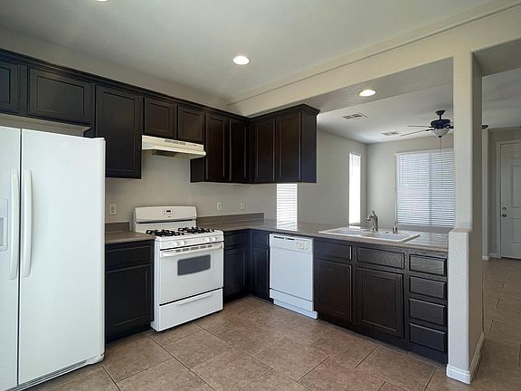 3rd image of 8196 Amesbury Canyon St
