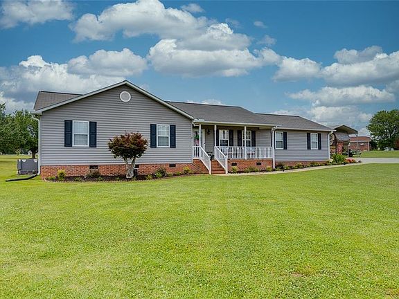 3rd image of 1308 Rosewood Ct