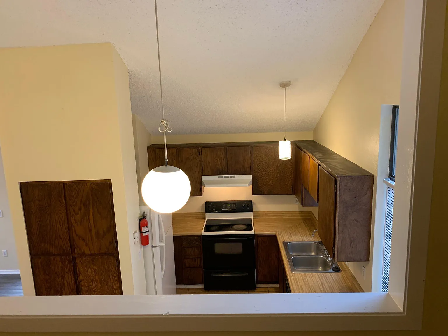 E Peakview Ave, Englewood — Photo 4