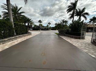 374 NW Foursome Ln, Port Saint Lucie, FL 34986