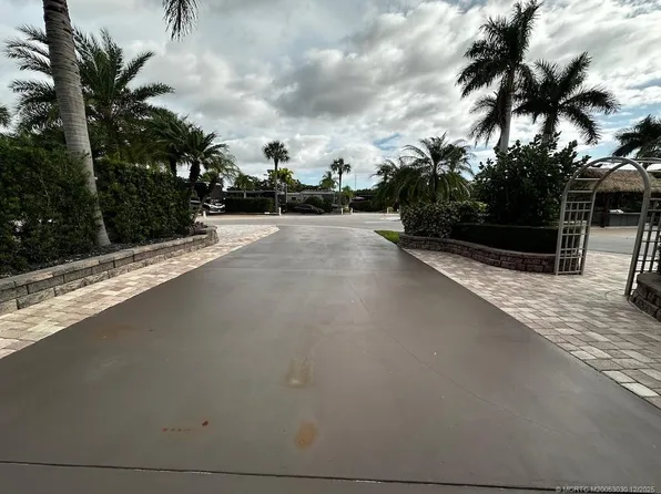 374 NW Foursome Ln, Port Saint Lucie, FL 34986
