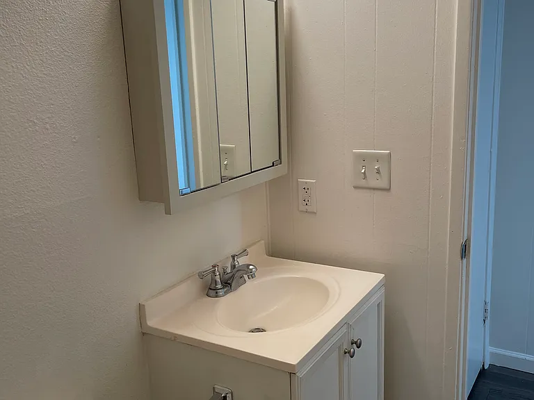 The Crossing Apartments — Photo 31