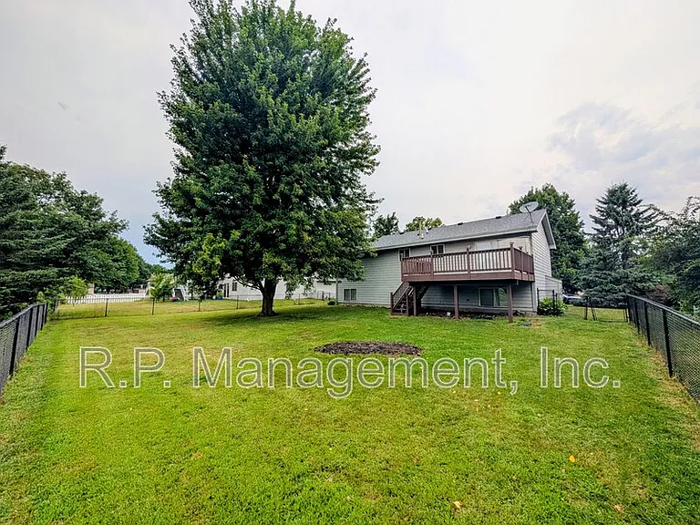 1964 Greenway Ave — Photo 2