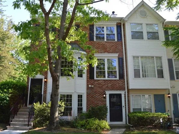 257 Larch Ln, Mahwah, NJ 07430