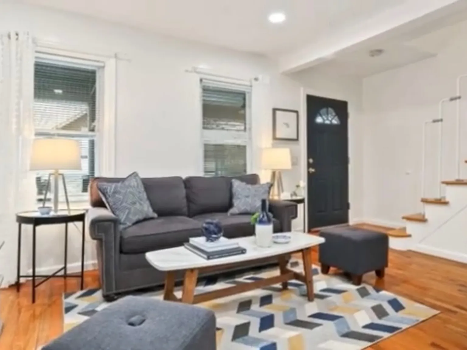 3 bed, 1040 sqft, $3,250 — Photo 2