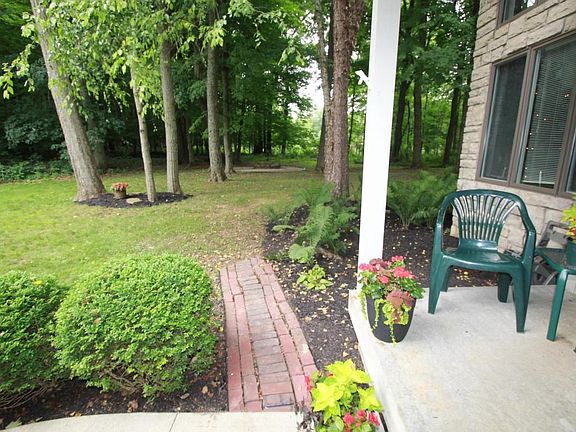 4th image of 40 Northern Spy Ct