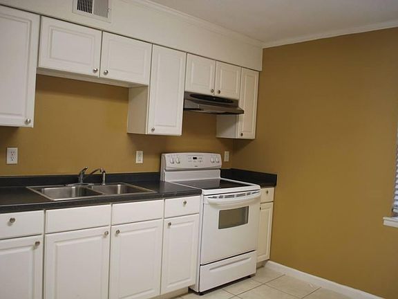 2nd image of 513 Circle Dr APT B3