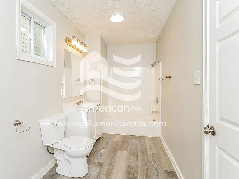 1576792_013_bathroom_13693338.jpg