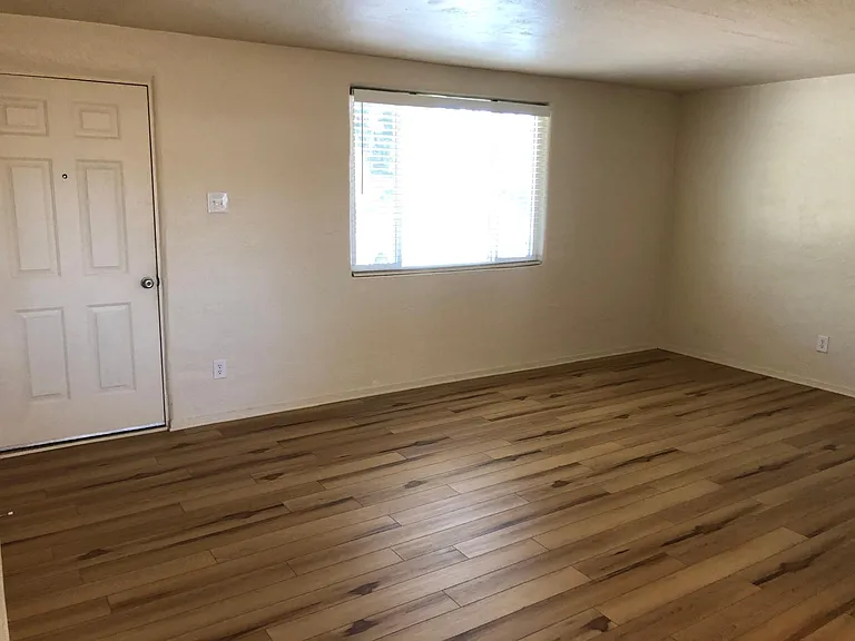 3309 Palomas Dr NE — Photo 2