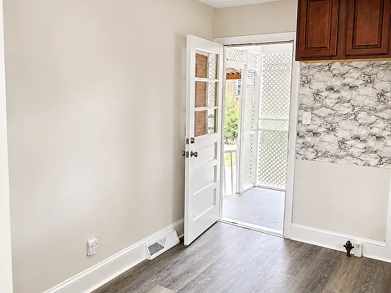 3435 Meredith Ave — Photo 13