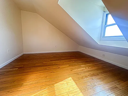 Rented by Showcase Realty | media 10