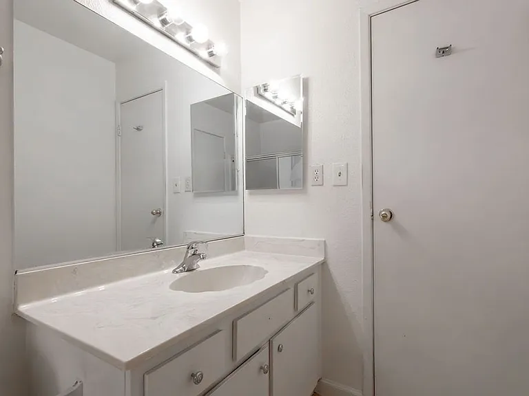 1722 E University Ave #7 — Photo 18