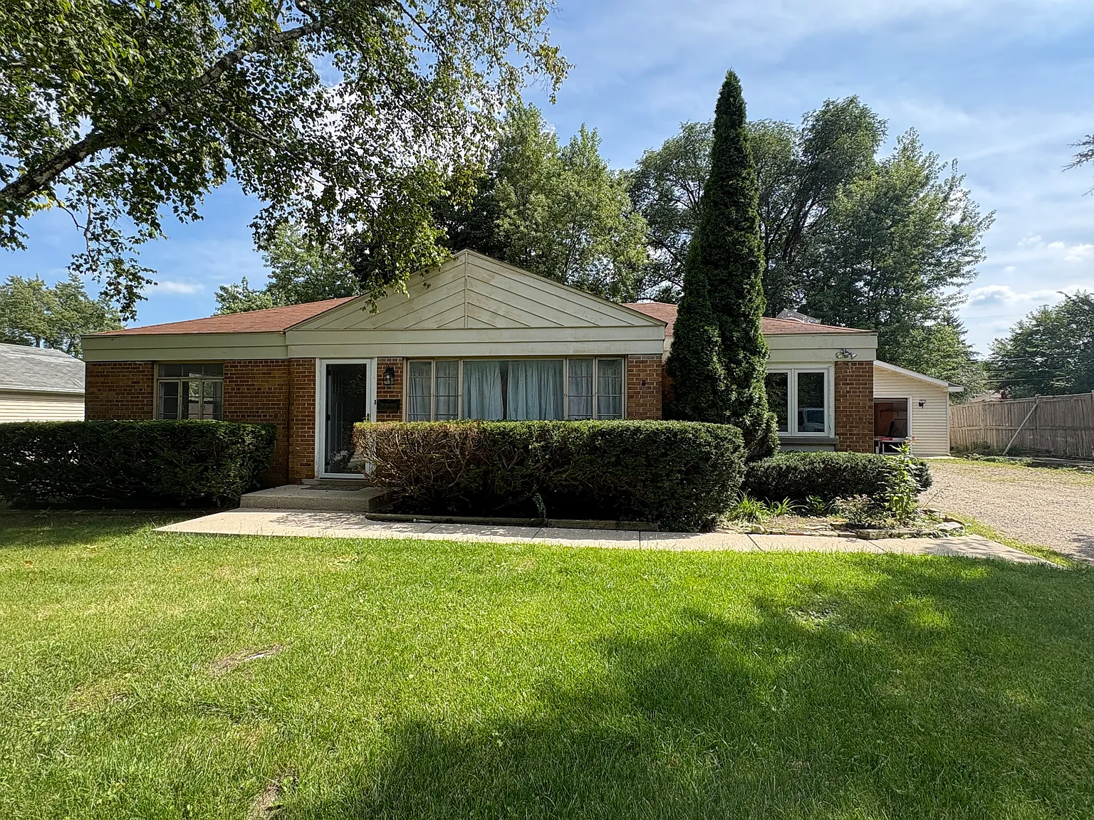 3 bed, 1208 sqft, $2,350 — Photo 1