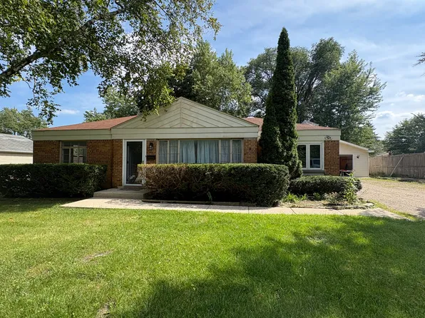 735 E Maple Ave, Mundelein, IL 60060