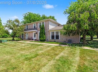 28427 Longmeadow Ln, Trenton, MI 48183