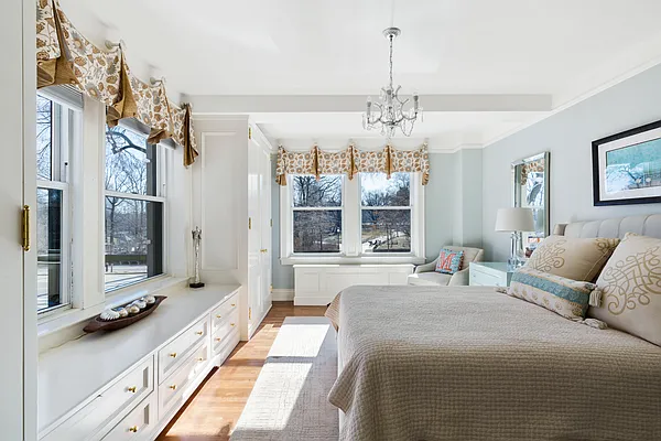 Sold by Compass | media 4