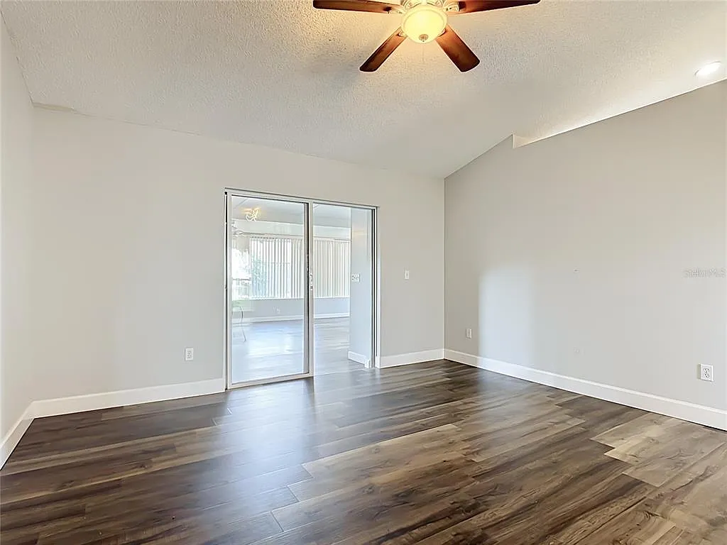 3 bed, 2.0 bath, 1413 sqft, $2,400 — Photo 4