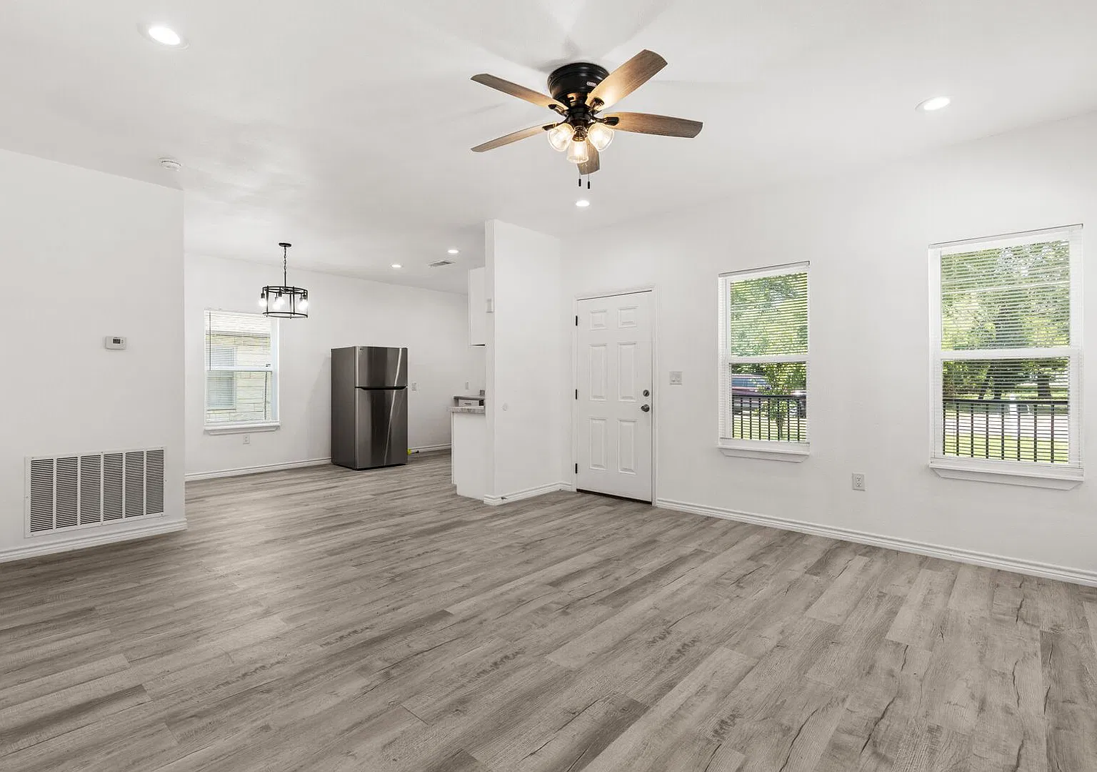1215 Kellum Street — Photo 4