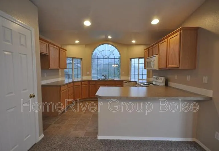 3044 N Sagefire Ave — Photo 2