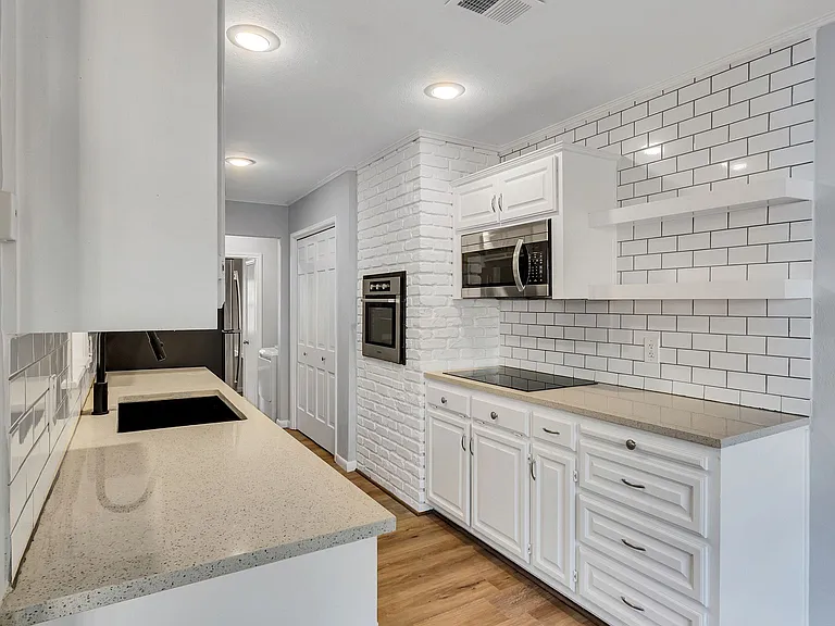 716 Melrose Dr — Photo 9