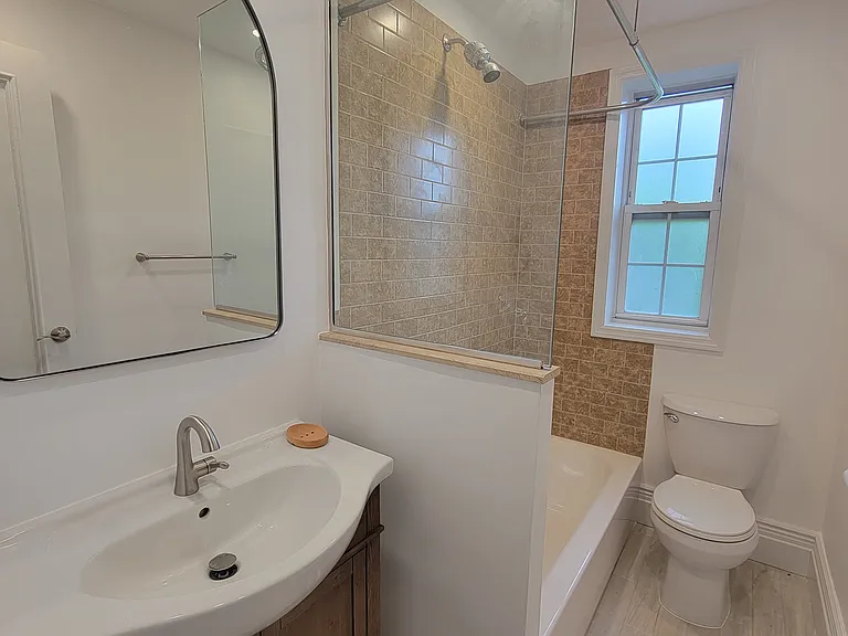 81 N Broadway — Photo 9