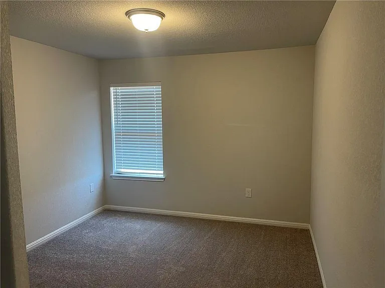 268 Hauser Dr — Photo 7