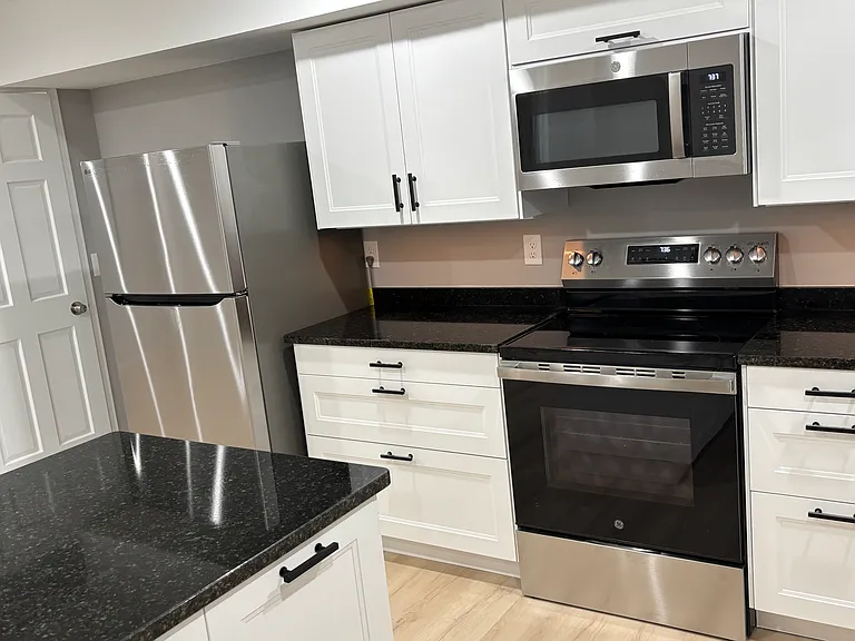 2717 E 32nd St #4 — Photo 9